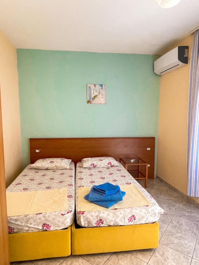 Hostel Andrey Sarande Exterior photo