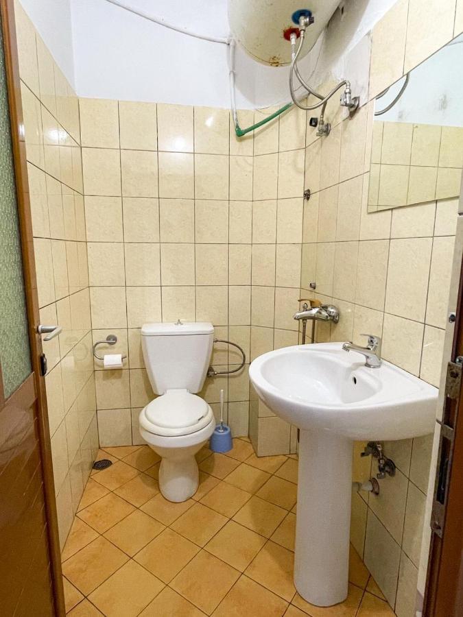 Hostel Andrey Sarande Exterior photo