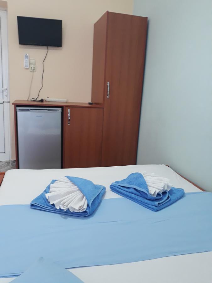 Hostel Andrey Sarande Exterior photo
