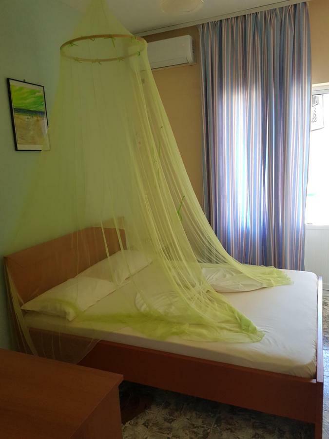 Hostel Andrey Sarande Exterior photo