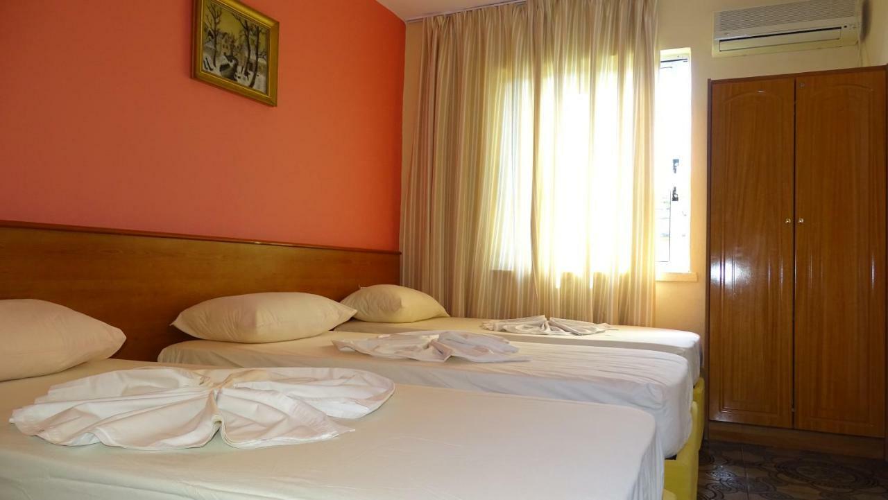Hostel Andrey Sarande Exterior photo