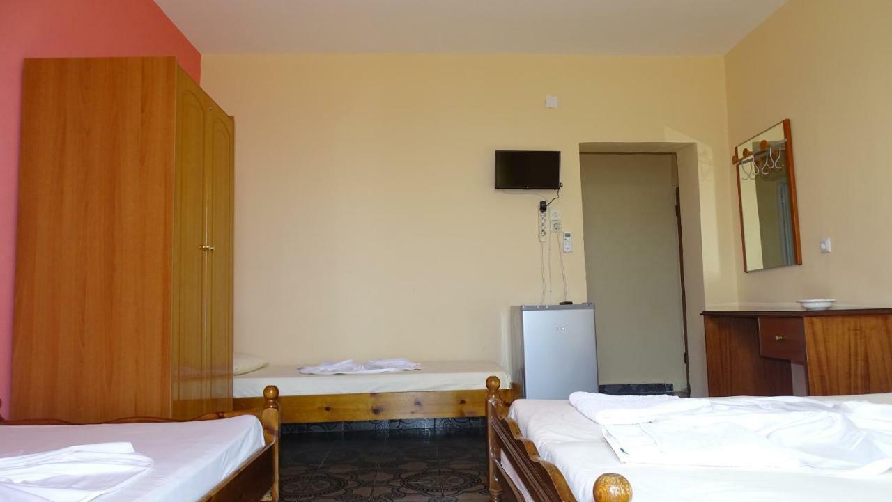 Hostel Andrey Sarande Exterior photo