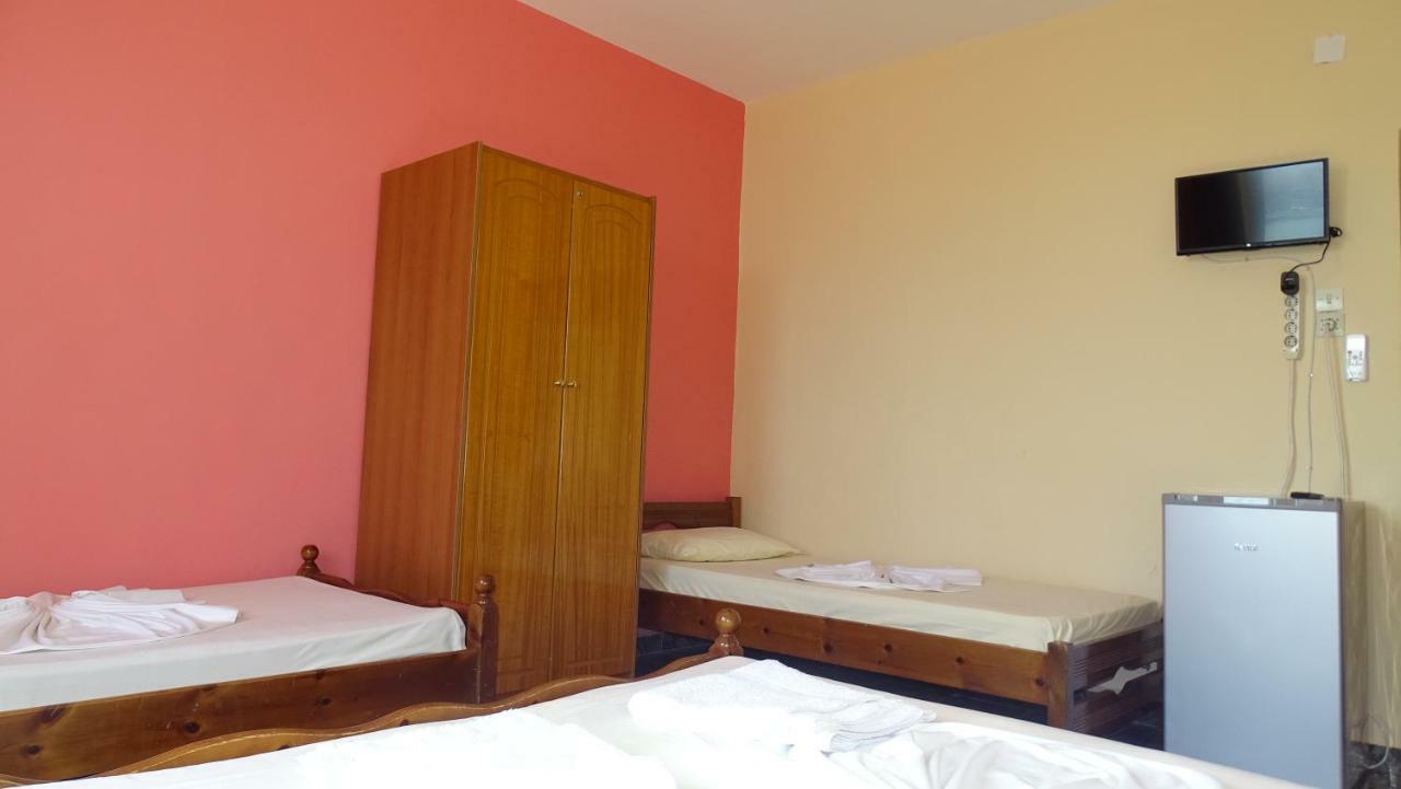 Hostel Andrey Sarande Exterior photo