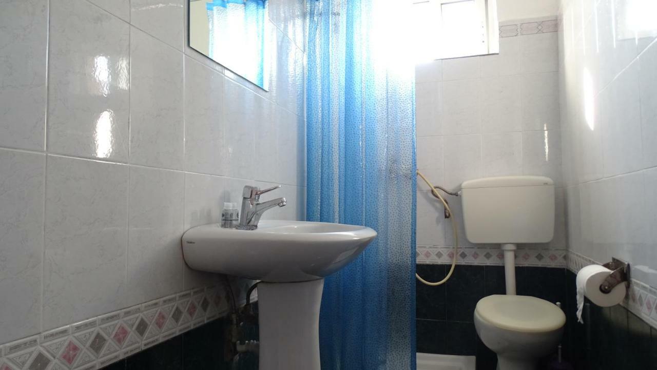 Hostel Andrey Sarande Exterior photo