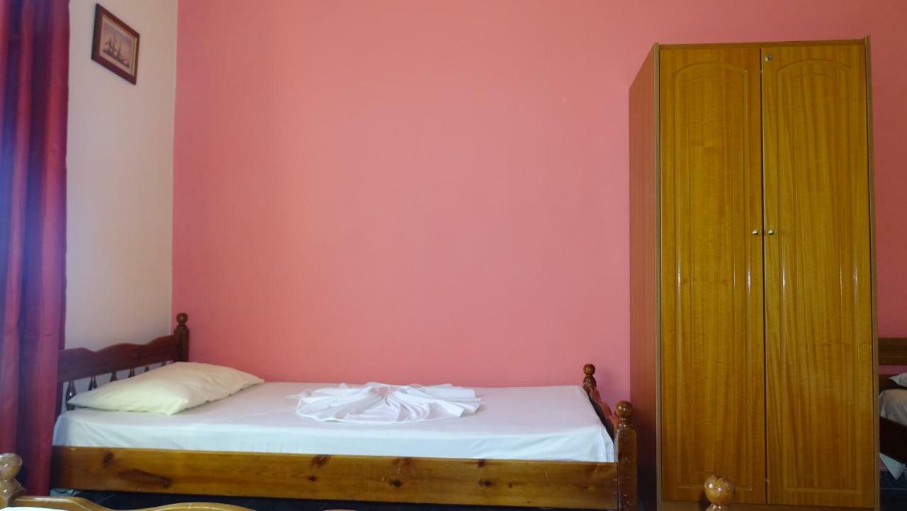 Hostel Andrey Sarande Exterior photo