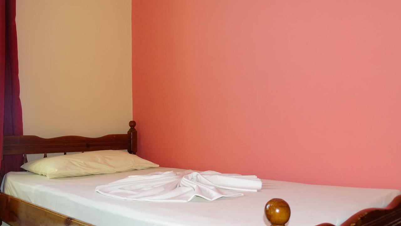 Hostel Andrey Sarande Exterior photo